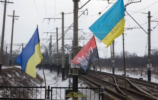 Украинские радикалы перестали блокировать железную дорогу в Конотопе
