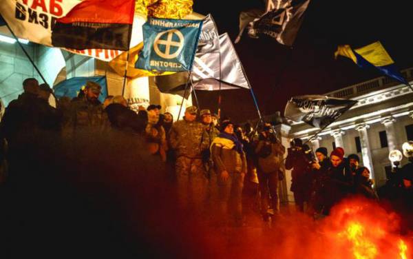 Беспорядки на полощади Независимости в Киеве в третью годовщину событий на Майдане. 2017 г