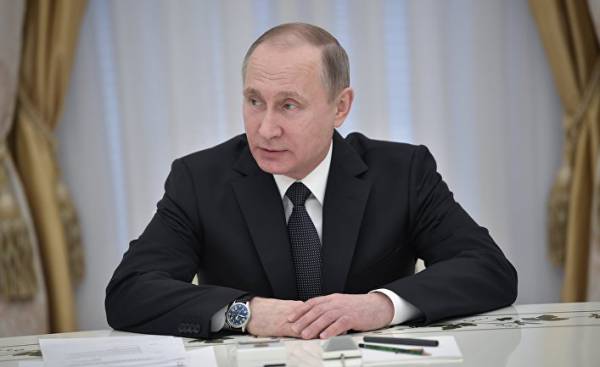 Президент РФ Владимир Путин на встрече с участниками совещания глав спецслужб СНГ. 5 апреля 2017