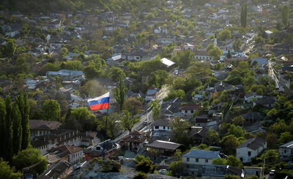 Вид на Бахчисарай со скал в Южном Крыму. 2014 год