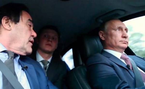 Режиссер Оливер Стоун и президент РФ Владимир Путин (слева направо)