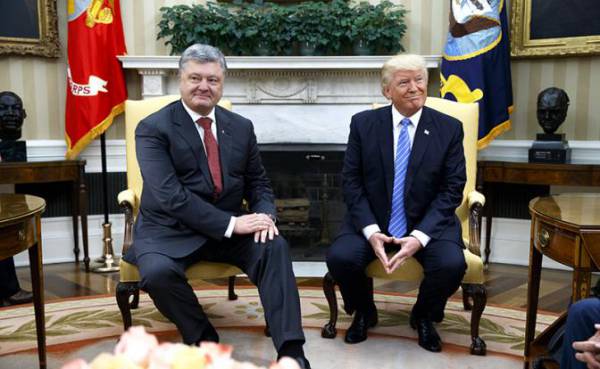 Президент Украины Петр Порошенко (слева) и президент США Дональд Трамп