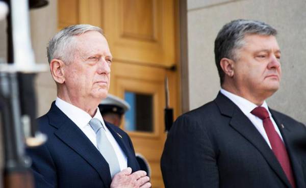 Министр обороны США Джеймс Мэттис и президент Украины Петр Порошенко