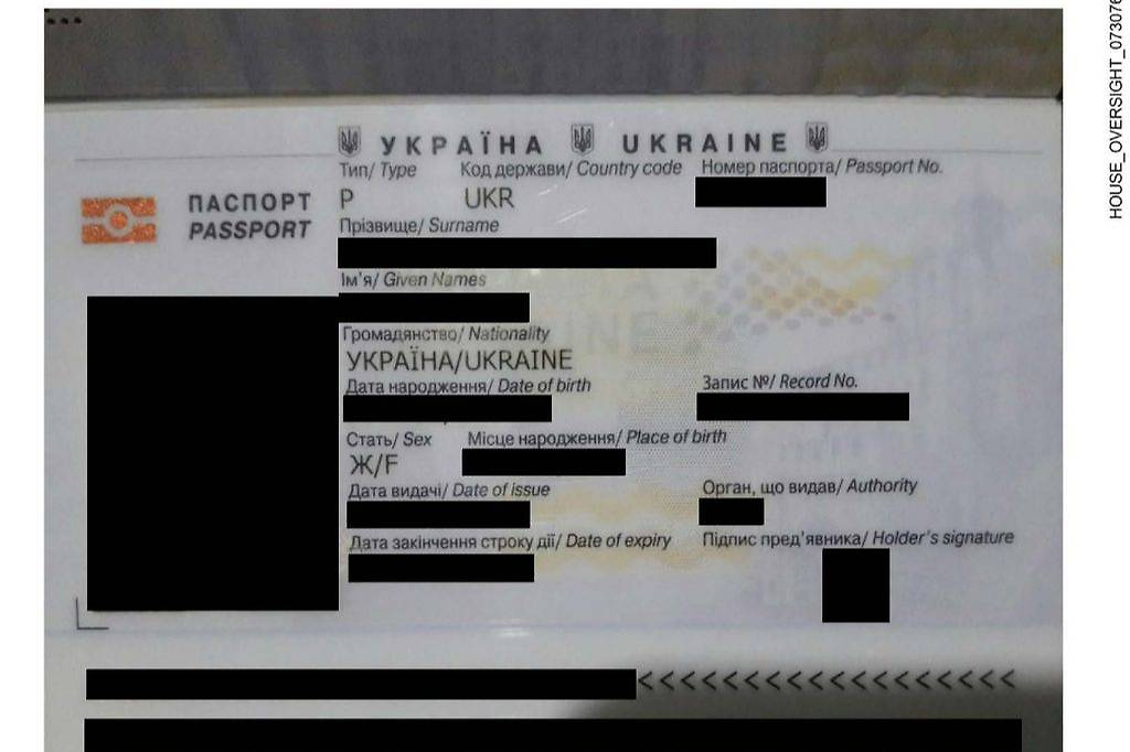 В США выложили фото Гейтса с девушками из архивов Эпштейна