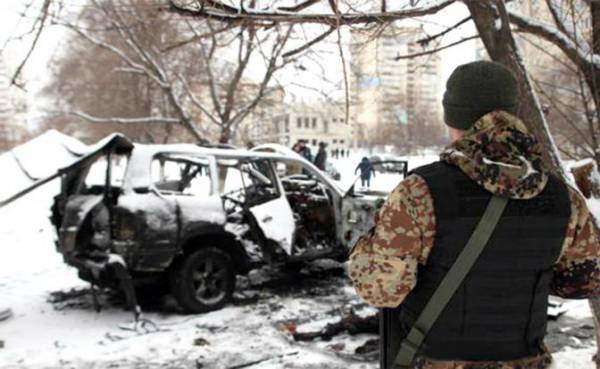 На месте взрывы автомобиля, в результате которого погиб начальник управления Народной милиции ЛНР полковник Олег Анащенко