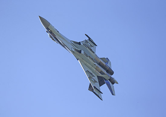 Пилоты истребительной авиации ВВО выполнили летно-тактические задания на новейших самолетах Су-35