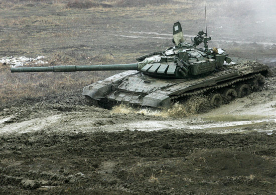 Курсанты танковых войск ВВО готовятся к выпускным экзаменам на танках Т-72Б3