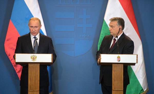 Президент РФ Владимир Путин и премьер-министр Венгрии Виктор Орбан во время совместной пресс-конференции по итогам встречи в Будапеште. 2 февраля 2017 года