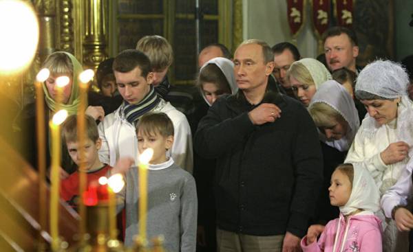 Владимир Путин на рождественской службе в одном из храмов Костромы