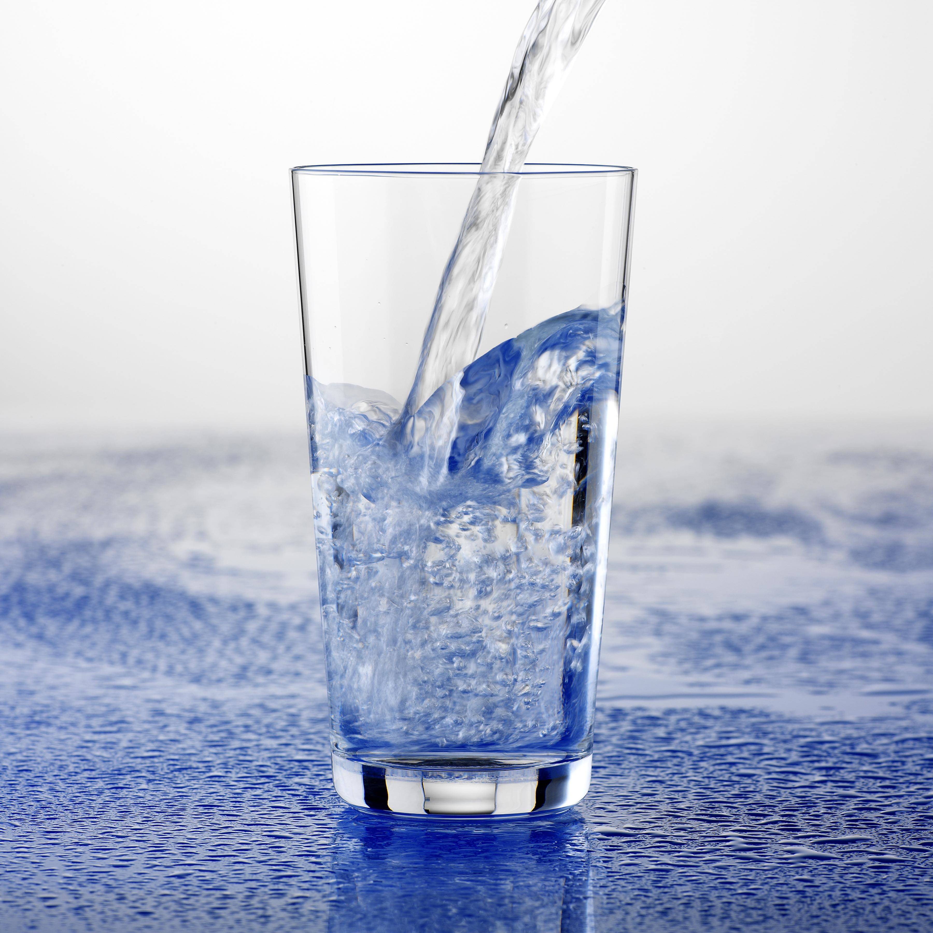 Включи стакан воды. Стакан воды. Чистая вода. Вода питьевая в стакане. Красивые стаканы для воды.
