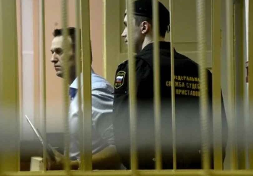 Навальный в СИЗО. Осуждение навальнят суд. Навальный в СИЗО фото в цвете.