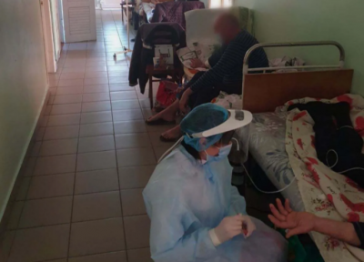 В Николаеве больницы забиты, люди с COVID-19 госпитализируются в коридорах