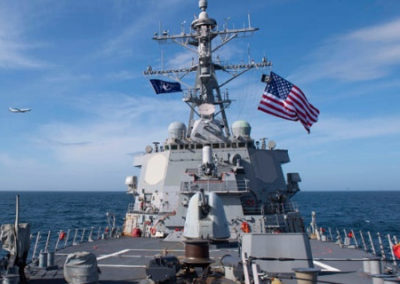 США отправляют два военных корабля в Черное море