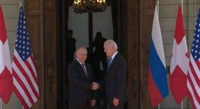 Байден протянул руку первым: появилось видео рукопожатия президентов России и США