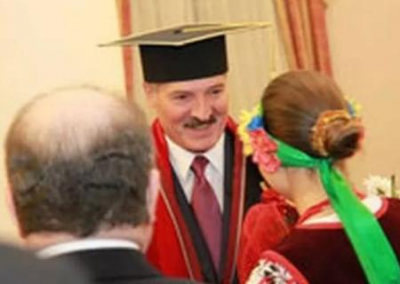 «За неуважение к Украине»: Киевский нацуниверситет лишил Лукашенко звания почетного доктора