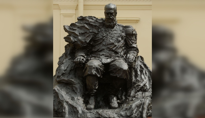 Президент РФ недавно открыл памятник императору Александру III Миротворцу в Гатчине
