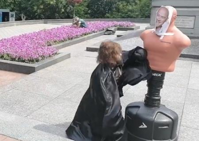 Одесский Тирион Ланнистер устроил показательный бой с манекеном с фото мэра города