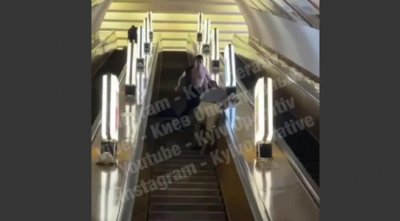 В метро Киева пассажиры устроили драку прямо на эскалаторе