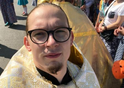 Cвященника отстранили от служения за призыв к патриарху Кириллу раскрыть свои доходы