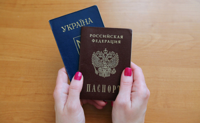 «Гражданство страны-агрессора»: на Украине граждан с паспортами РФ намерены ограничить в избирательных правах