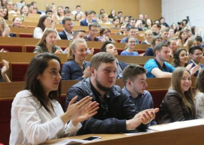 Перед началом учебного года на Украине избавились от непатриотичных работников образования