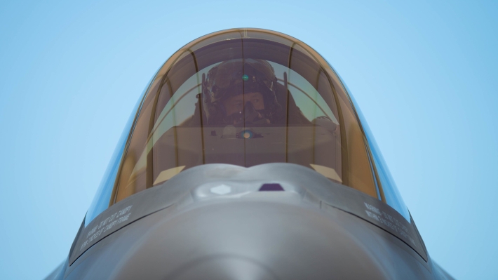 Под гнетом США: ради чего Швейцария променяла французские Rafale на F-35