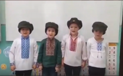 «Поколение потерянных детей». Первоклассники из Тернополя спели песню про Бандеру