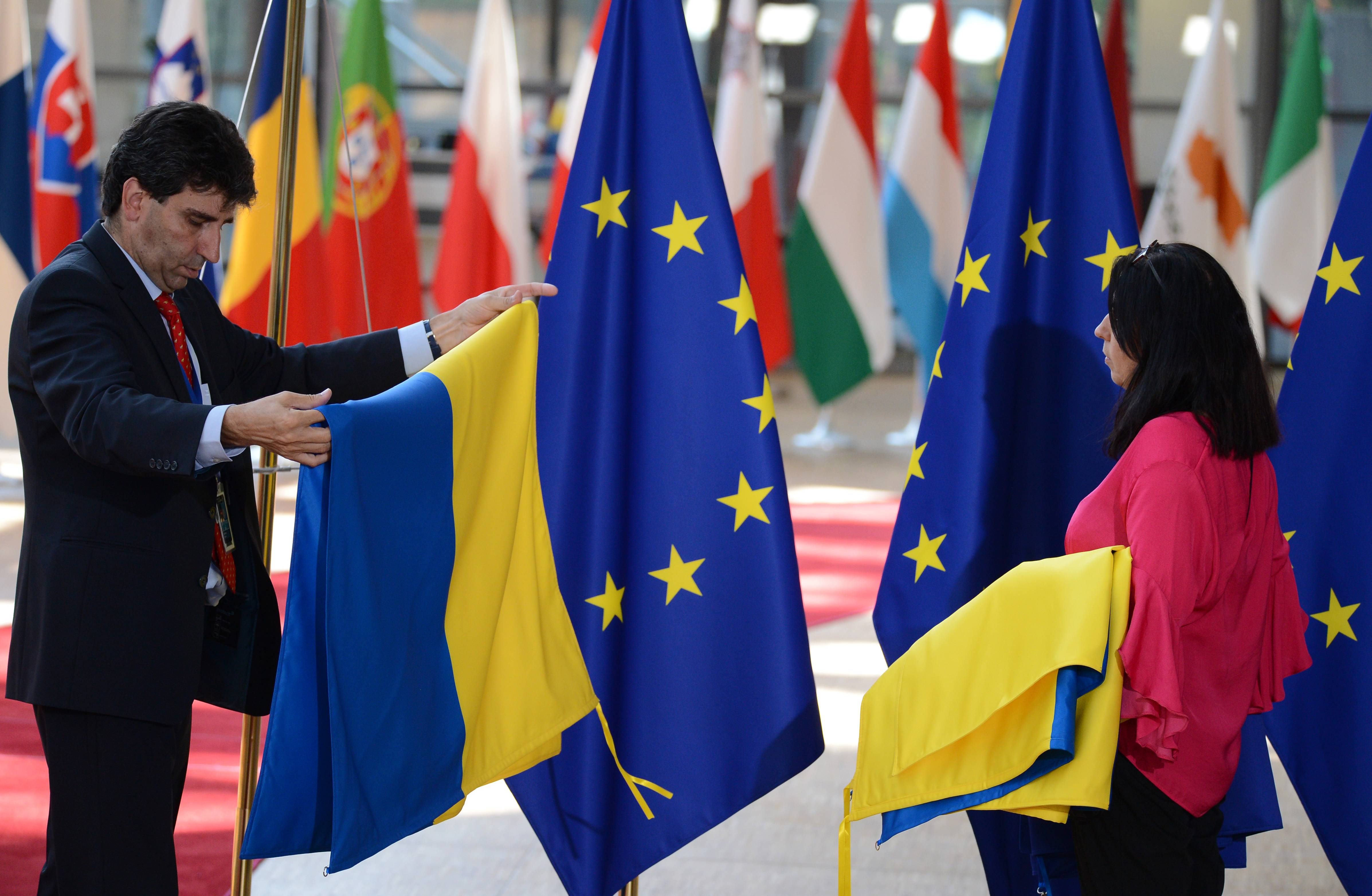 Украина принята в евросоюз. Флаг Украины и ЕС. Украина и Европейский Союз. Интеграция Украины в ЕС. Украина – это Россия.