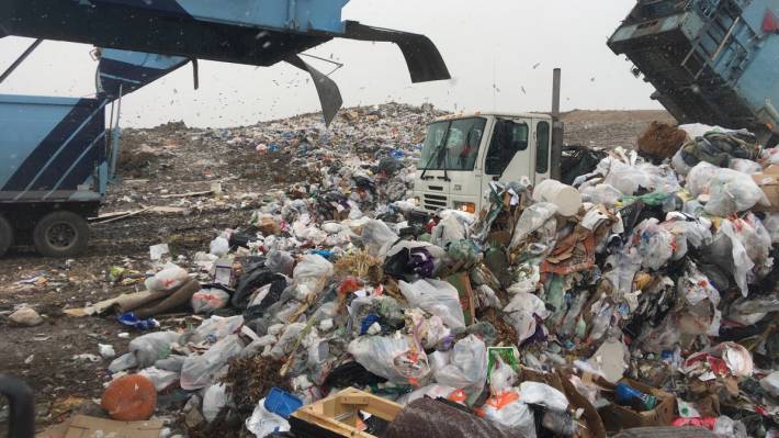 Реализация «мусорной реформы» в Петербурге грозит городу коммунальной катастрофой