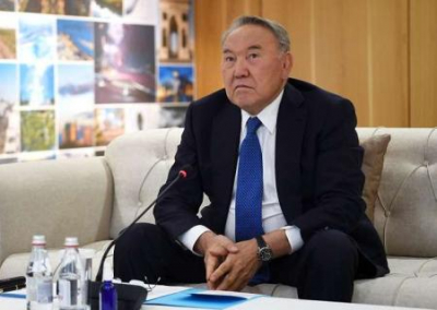Назарбаев передал лидерство в правящей партии Казахстана Токаеву