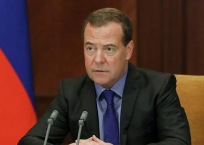 Медведев назвал бедность главной проблемой России