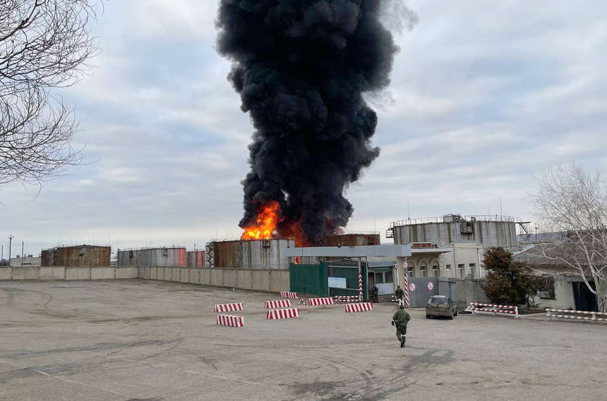 Удар по нефтебазе в луганске