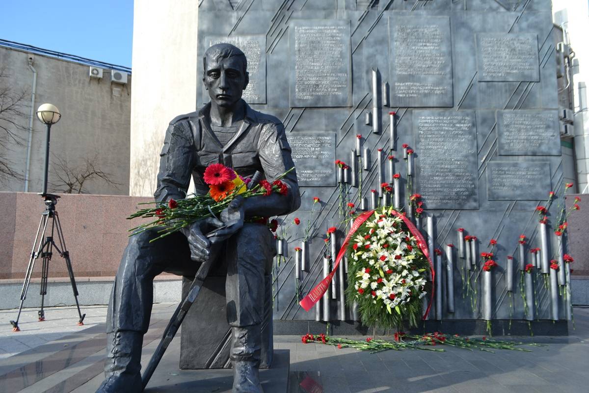 Мемориал локальным войнам. Мемориал российским воинам в Чечне. Памятник воинам Чечни.