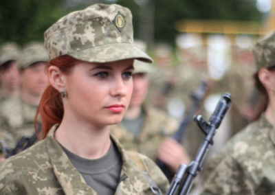 На Украине около 1000 женщин добровольно пошли воевать за киевский режим