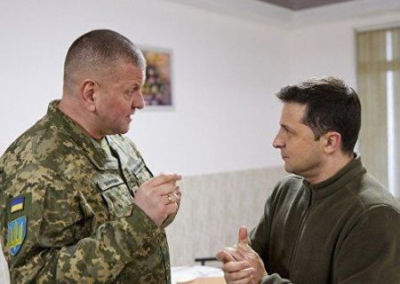Зеленский «победил» Залужного: отменён запрет военнообязанным передвигаться по Украине