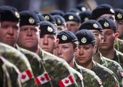 Волосатые, бородатые с серьгами-тоннелями и в юбках: Минобороны Канады создаёт гендерно-нейтральную армию