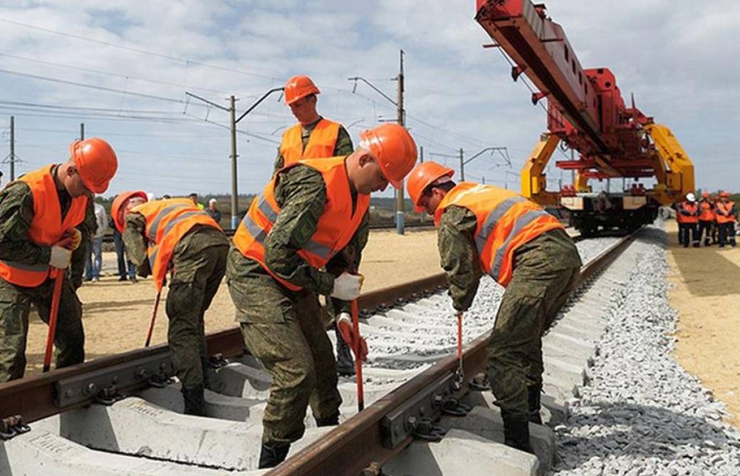 Военные строители для гражданских объектов: в России отметили День Железнодорожных войск