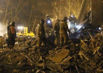 Из-под завалов здания в Донецке извлекли тела двух женщин