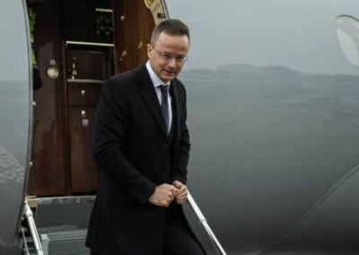 Глава МИД Венгрии прибыл в Минск с посланием призыва к миру