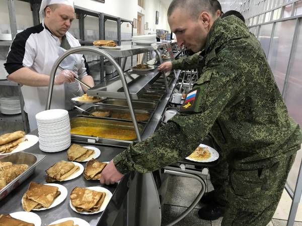 С пылу с жару: в российской армии с размахом встретили Масленицу