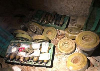 Российский спецназ обнаружил в ЛНР нацистский схрон с оружием и взрывчаткой