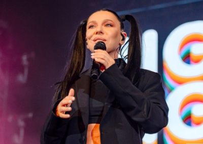 Власти Пскова договорились о выступлении Ёлки на День города, обязав её не дискредитировать Вооружённые силы России до 23 июля