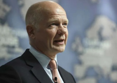 Экс-глава МИД Британии: «цветная революция» в России невозможна, придется воевать