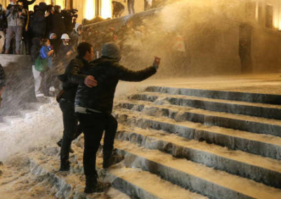 Эксперт: грузинская оппозиция ведет к госперевороту и захвату власти