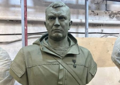 Жители ДНР возмущены макетом бюста Александра Захарченко, который на него совсем не похож
