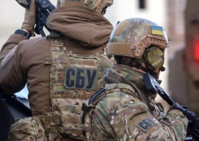 Экс-«беркутовца» арестовали спустя 9 лет, а «министра дезинформации» уволили за некачественные фейки