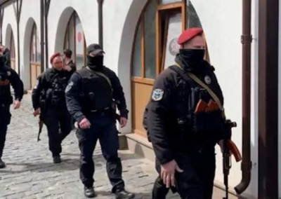 Верующие прорвали блокаду Киево-Печерской лавры автоматчиками Зеленского