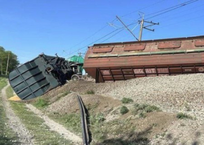 В Крыму поезд с зерном сошел с рельсов. Крымская железная дорога заявляет о «вмешательстве посторонних лиц»