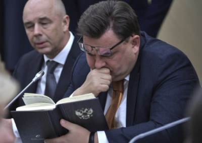 В России могут вернуть государственную идеологию. Пока мешает положение Конституции