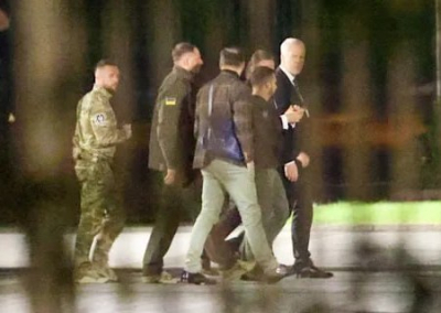 Зеленский прилетел в ФРГ за оружием и премией